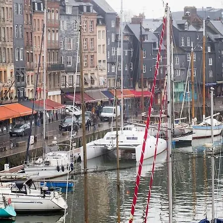 Centrally Located, Refurbished Modern Flat With Views Over The Historic Port Apartment *