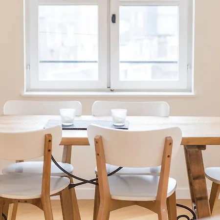 Centrally Located, Refurbished Modern Flat With Views Over The Historic Port * Honfleur