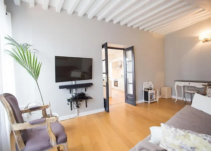 Lägenhet Centrally Located, Refurbished Modern Flat With Views Over The Historic Port