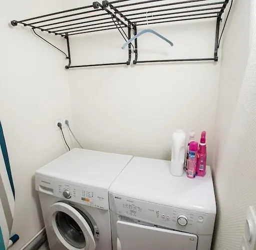 Lägenhet Centrally Located, Refurbished Modern Flat With Views Over The Historic Port *