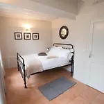 Centrally Located, Refurbished Modern Flat With Views Over The Historic Port Appartamento Honfleur