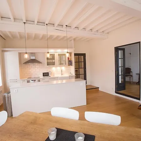 아파트 Centrally Located, Refurbished Modern Flat With Views Over The Historic Port 옹플뢰르