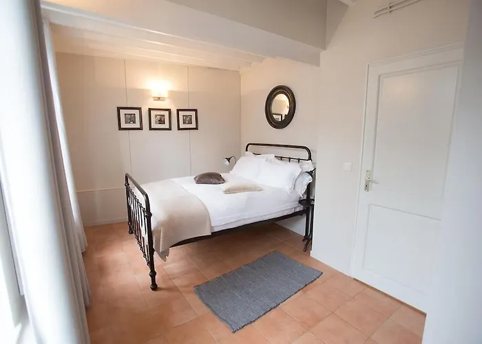 Centrally Located, Refurbished Modern Flat With Views Over The Historic Port Apartamento Honfleur