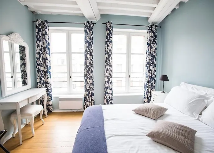 Centrally Located, Refurbished Modern Flat With Views Over The Historic Port Apartamento