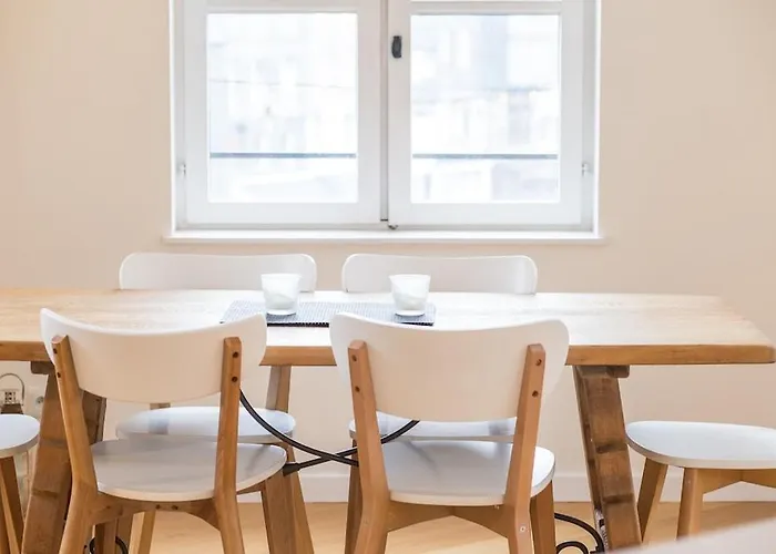 Centrally Located, Refurbished Modern Flat With Views Over The Historic Port * Honfleur